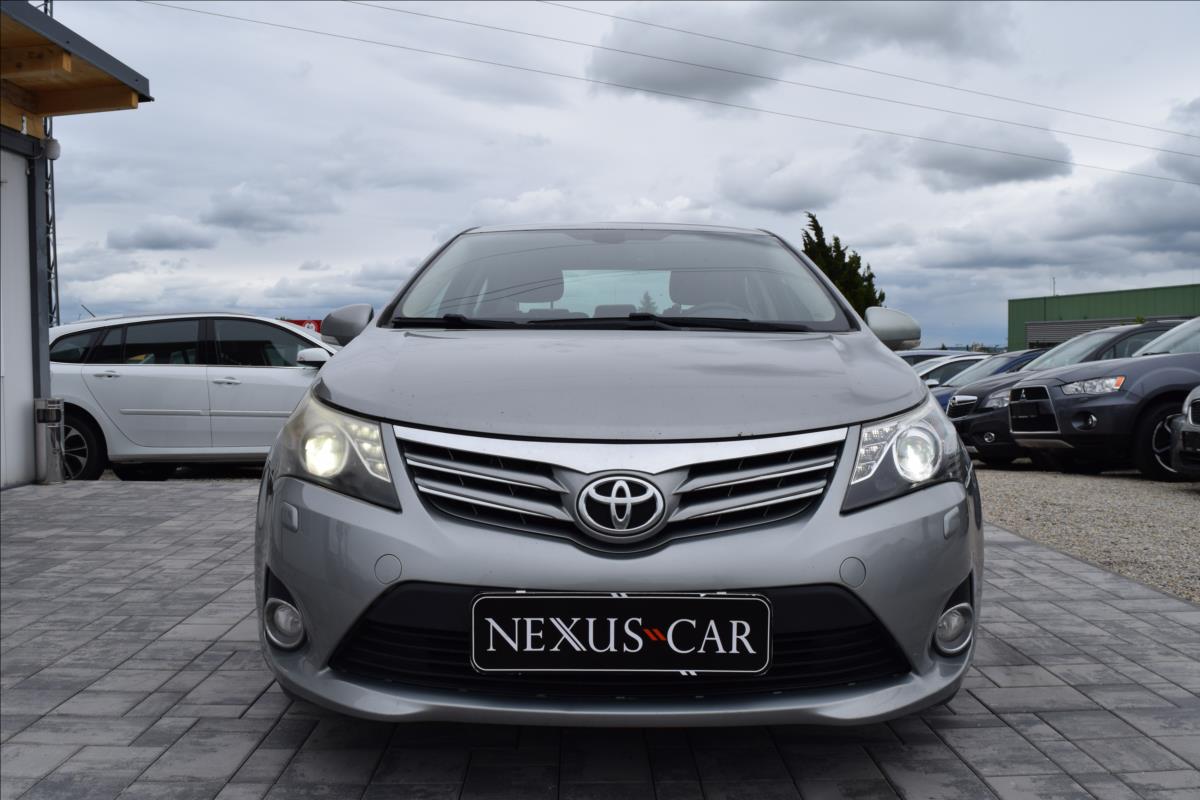 toyota-avensis-2-2-d-cat-130kw-nove-v-cz - 1