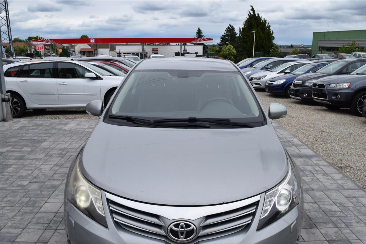 toyota-avensis-2-2-d-cat-130kw-nove-v-cz - 2