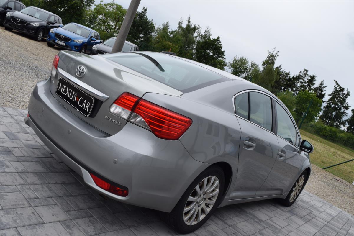 toyota-avensis-2-2-d-cat-130kw-nove-v-cz - 4