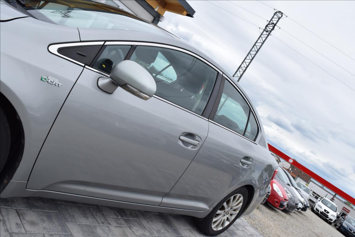 toyota-avensis-2-2-d-cat-130kw-nove-v-cz - 7
