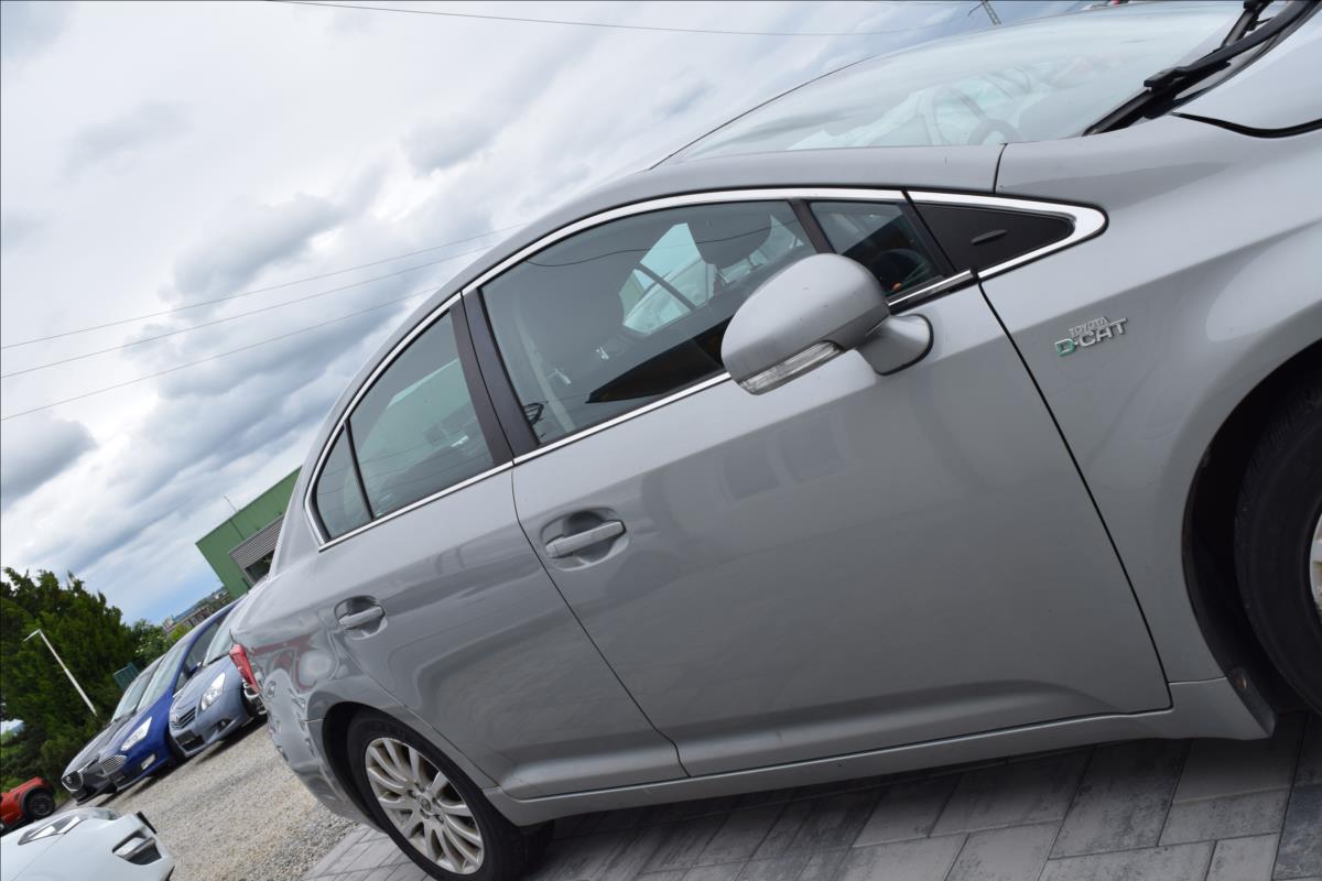 toyota-avensis-2-2-d-cat-130kw-nove-v-cz - 8