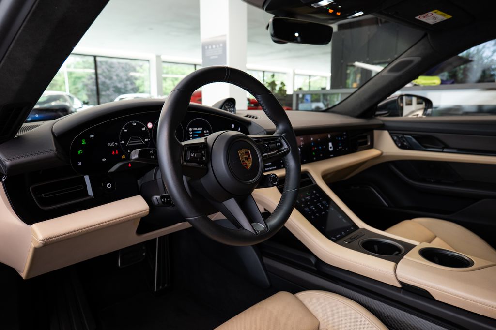 porsche-taycan-turbo-s-cross-turismo-burmester-360-vzduch-pano - 4