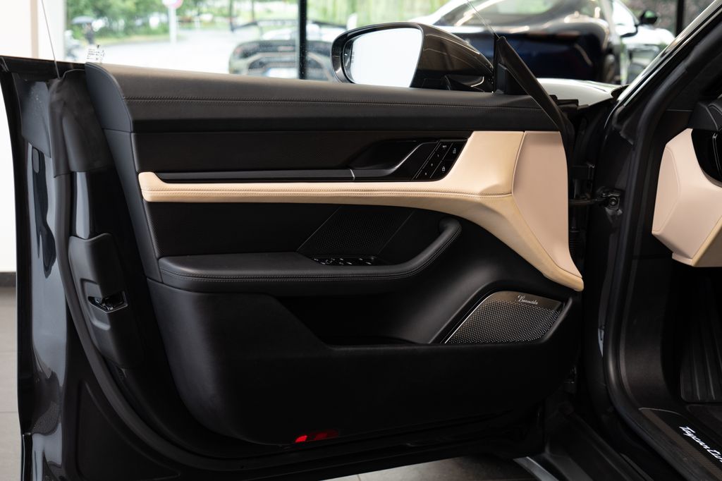 porsche-taycan-turbo-s-cross-turismo-burmester-360-vzduch-pano - 6
