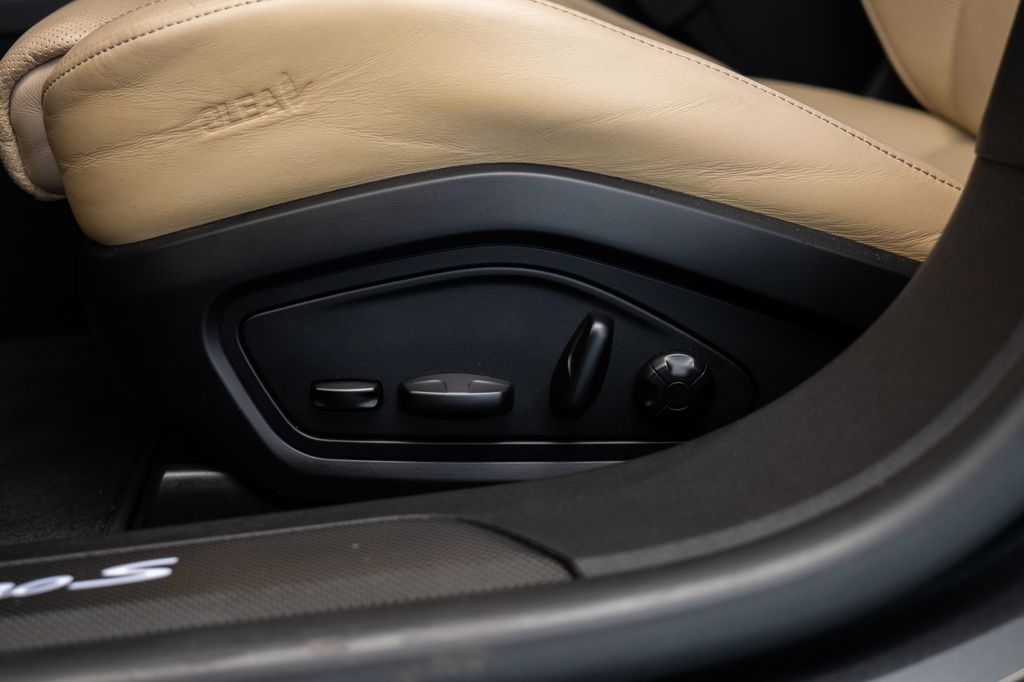 porsche-taycan-turbo-s-cross-turismo-burmester-360-vzduch-pano - 8