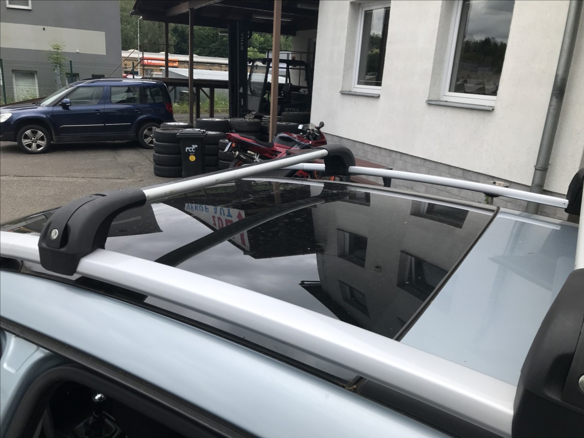 peugeot-207-1-4-i-sw-sportium - 9