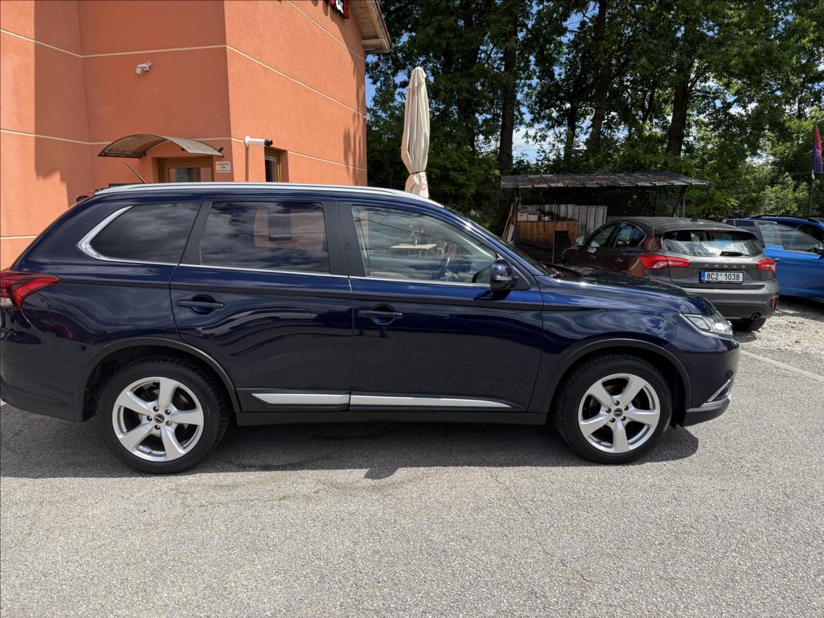mitsubishi-outlander-2-3-di-d - 3