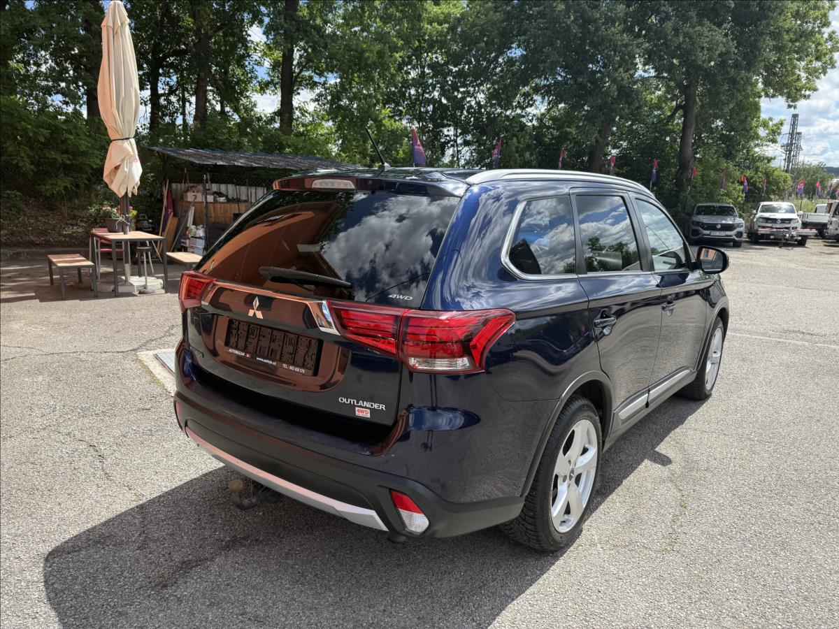 mitsubishi-outlander-2-3-di-d - 4