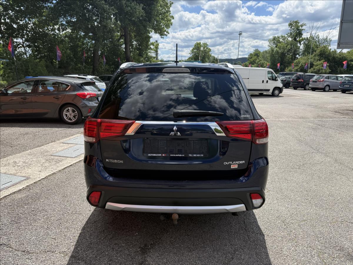 mitsubishi-outlander-2-3-di-d - 5