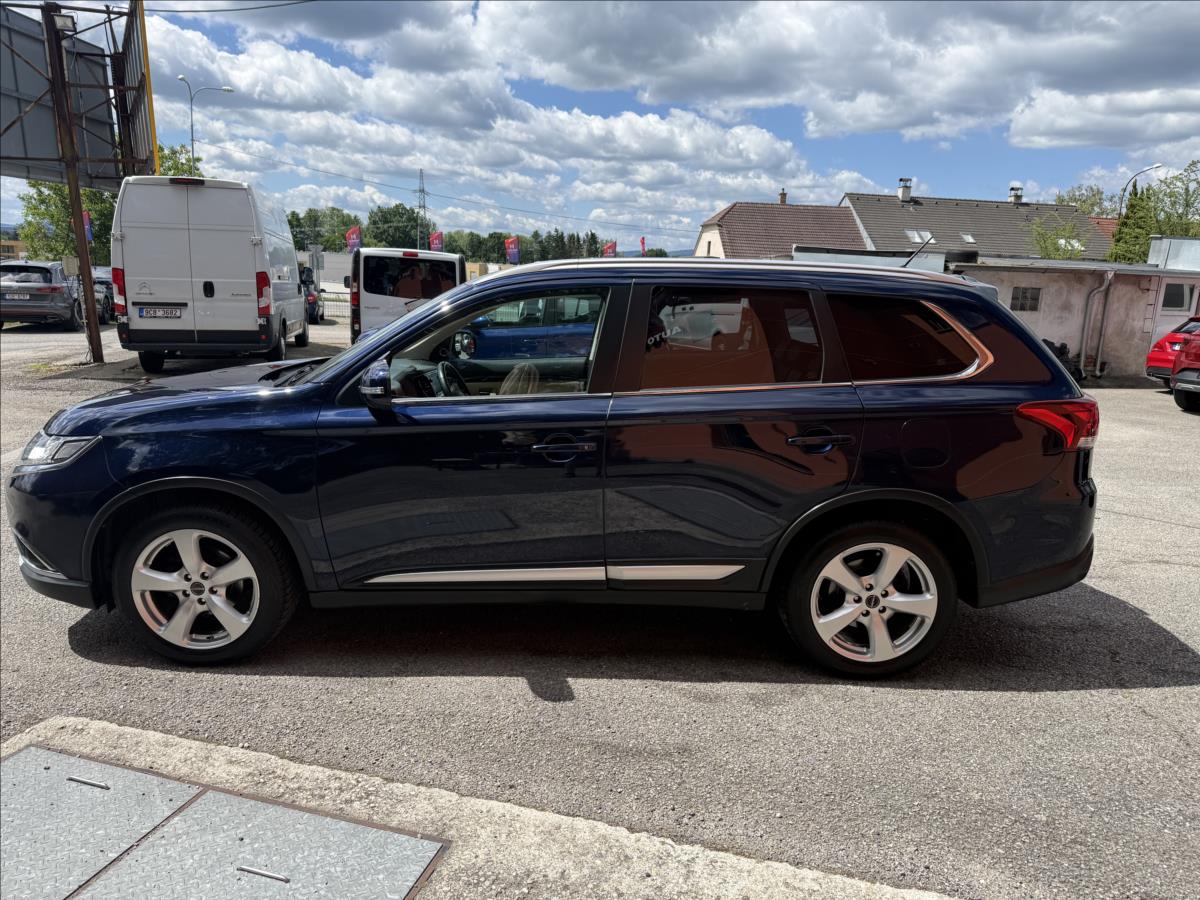 mitsubishi-outlander-2-3-di-d - 7