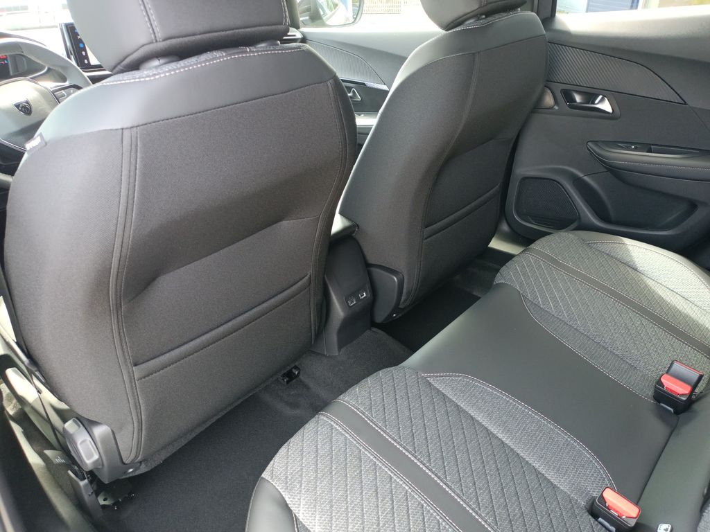 peugeot-2008-allure-hybrid-145-e-dcs6 - 7