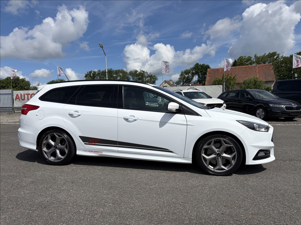 ford-focus-2-0-eb-184kw-st-navi-winterpaket-1-maj - 2