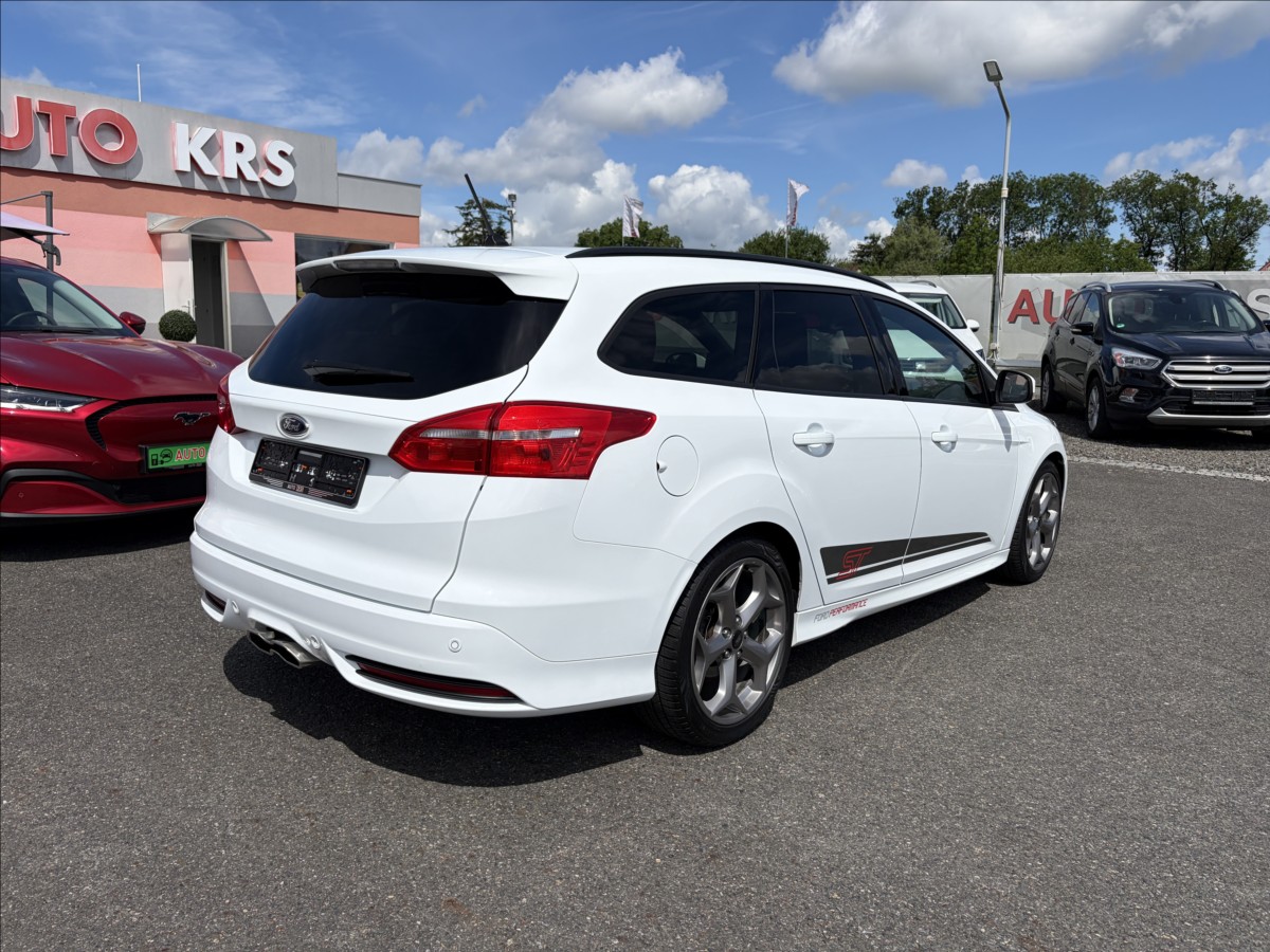 ford-focus-2-0-eb-184kw-st-navi-winterpaket-1-maj - 4