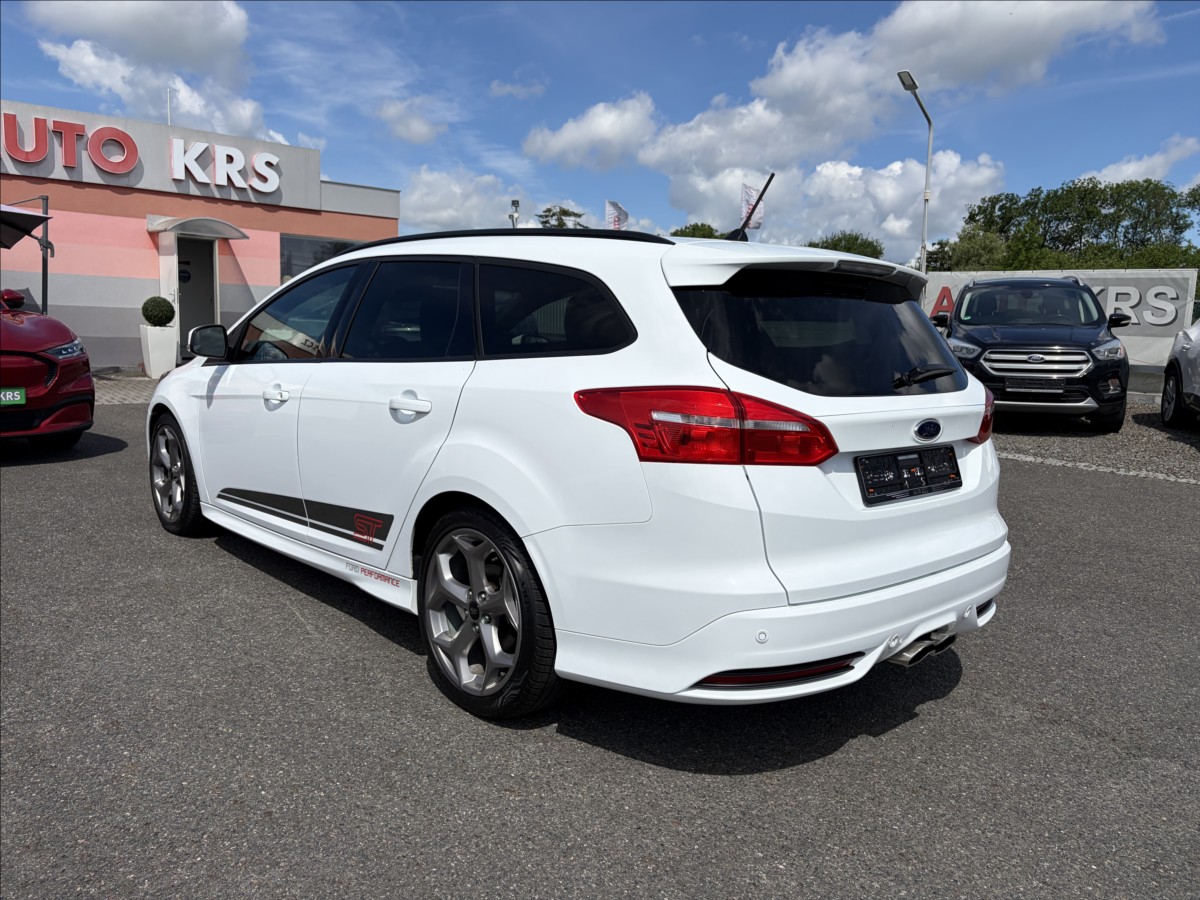 ford-focus-2-0-eb-184kw-st-navi-winterpaket-1-maj - 6