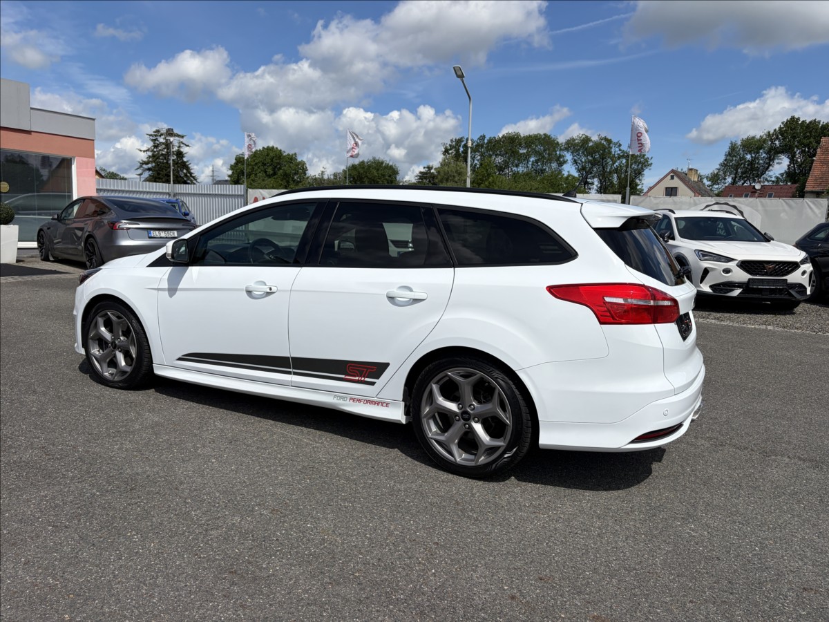 ford-focus-2-0-eb-184kw-st-navi-winterpaket-1-maj - 7