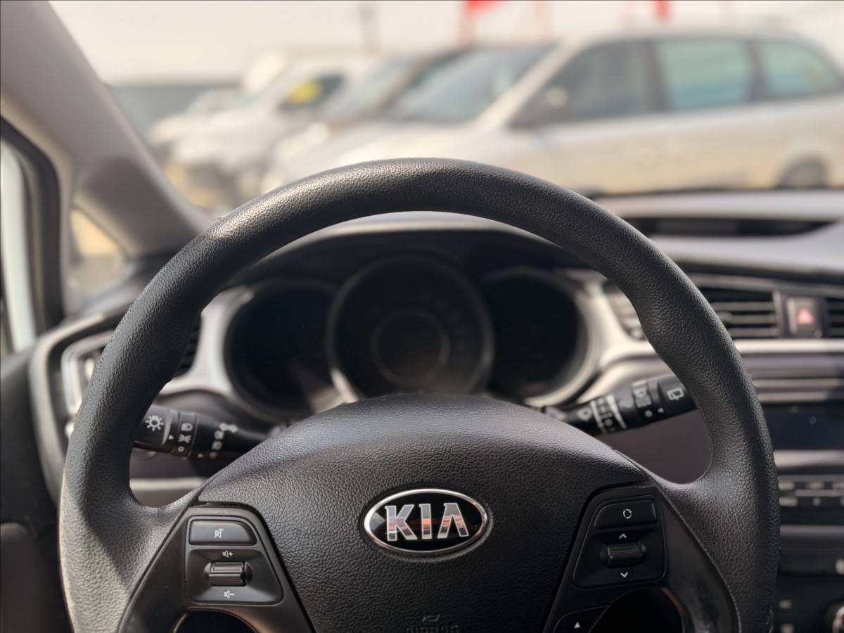 kia-ceed-1-4-i-lpg-1-majitel-cr-dph - 9