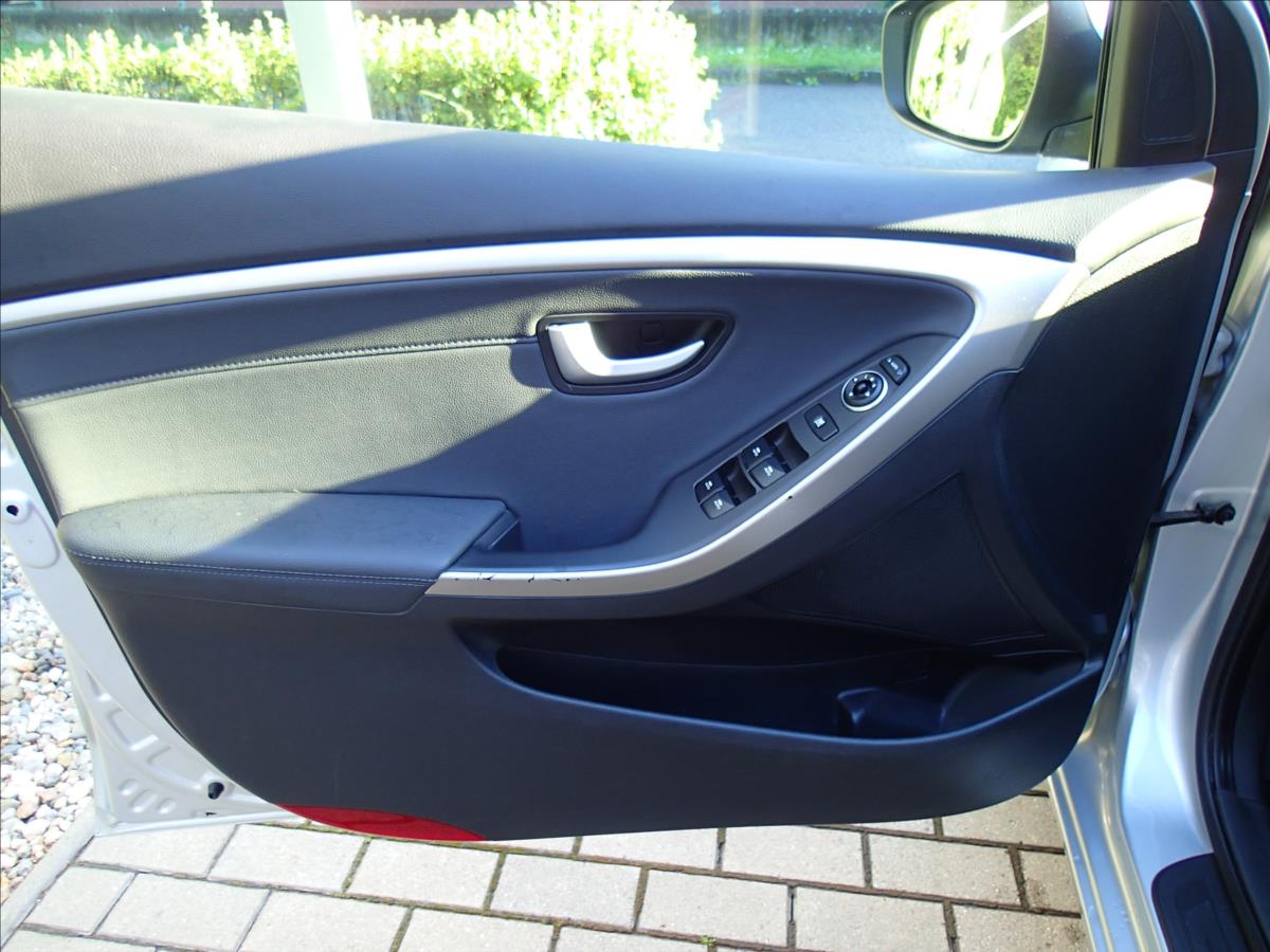 hyundai-i30-1-6-cr-klima-nove-stk - 5