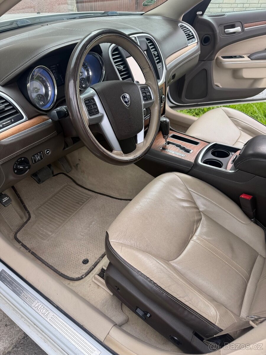 lancia-thema-3-0-v6-crd-176-kw-2012 - 8