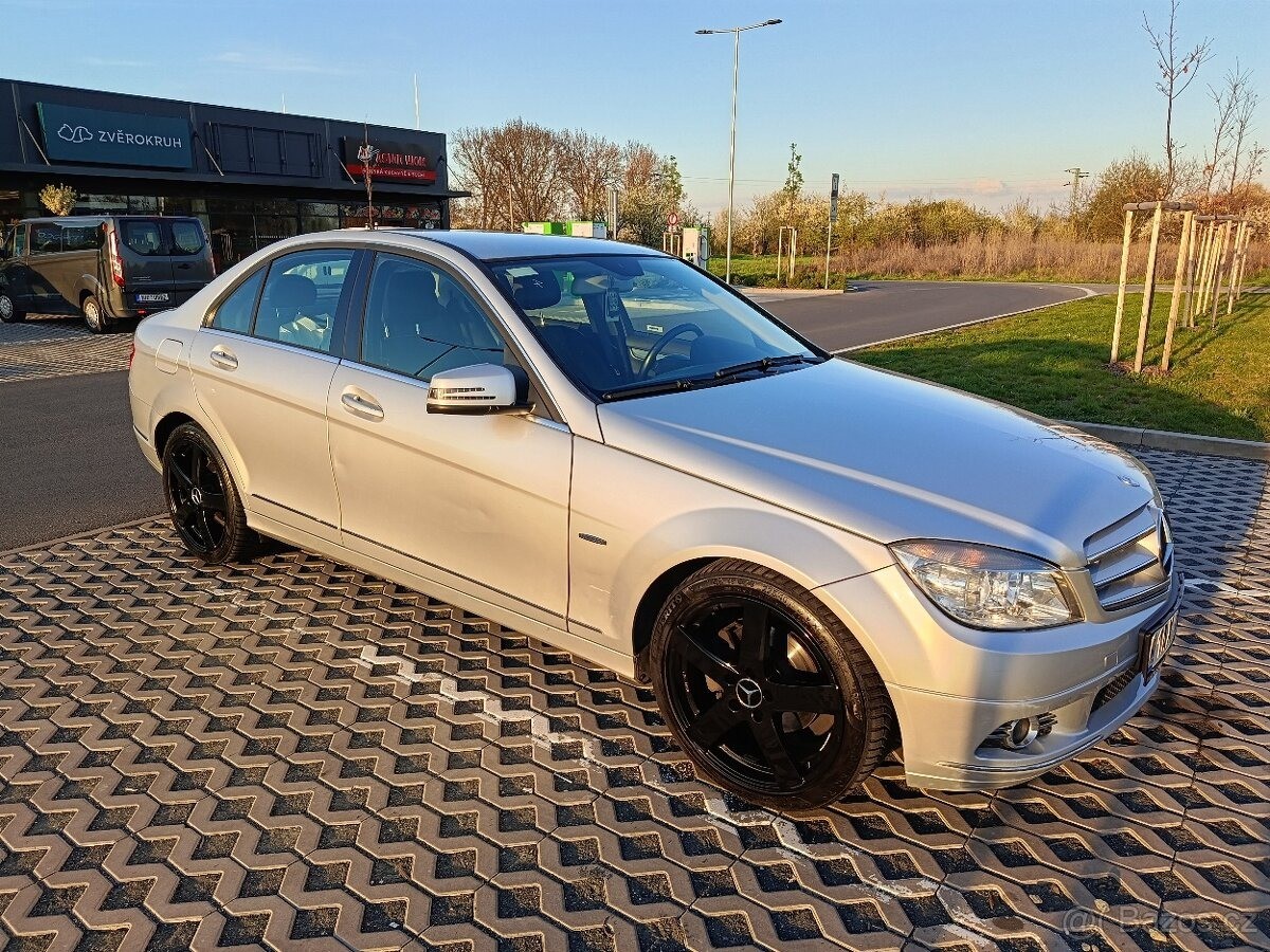 mercedes-benz-tridy-c-2-2-200 - 1