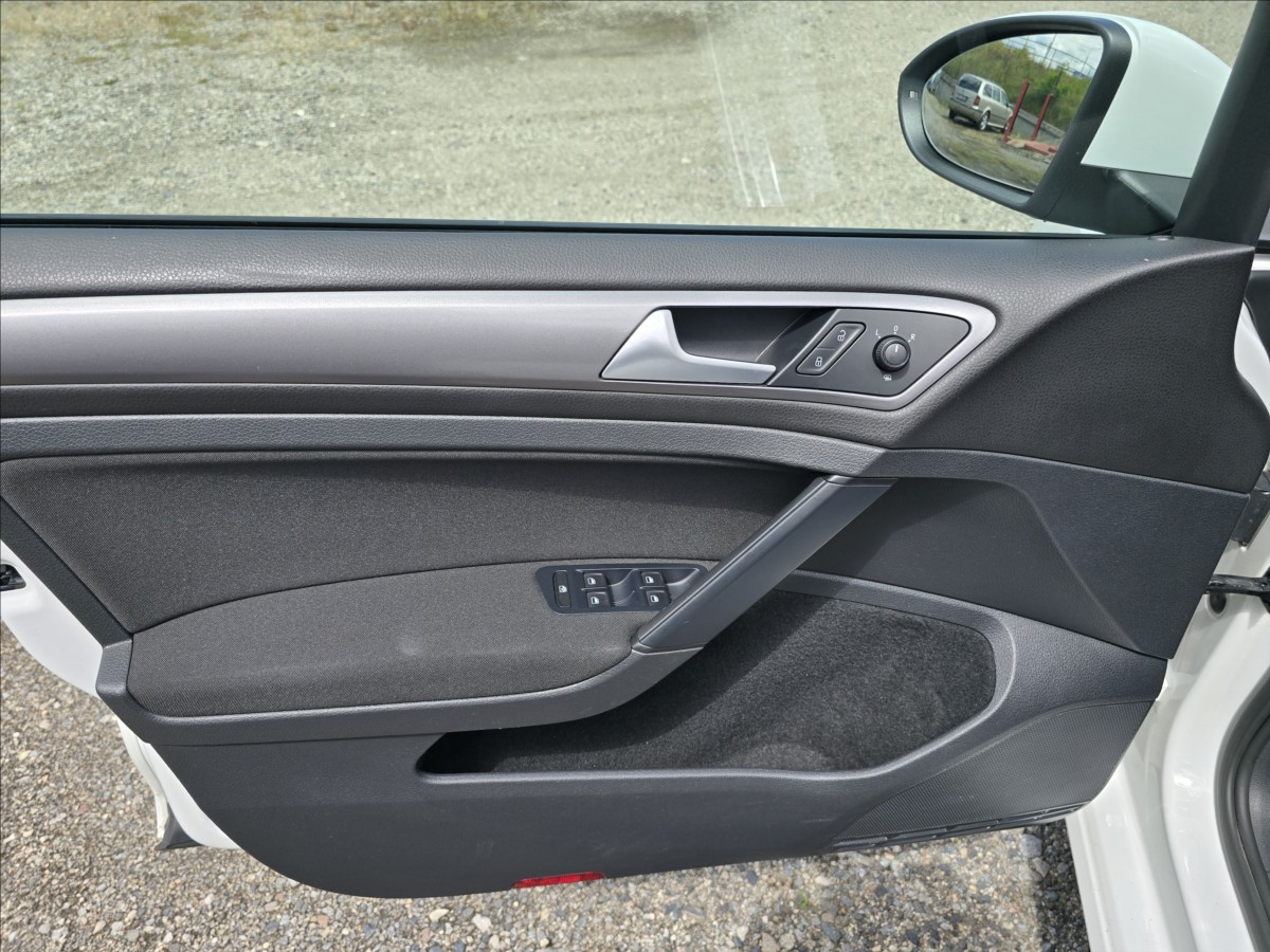 volkswagen-golf-1-6-tdi-77kw-dsg-tazne-navi - 9