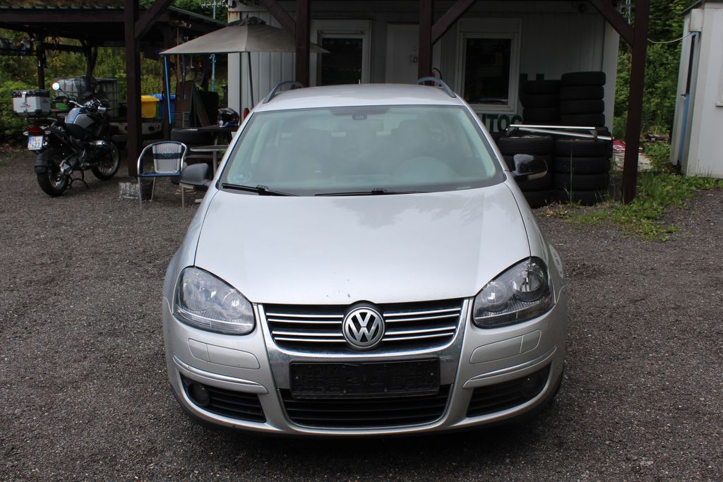 volkswagen-golf-kombi-1-9-tdi-dsg - 1
