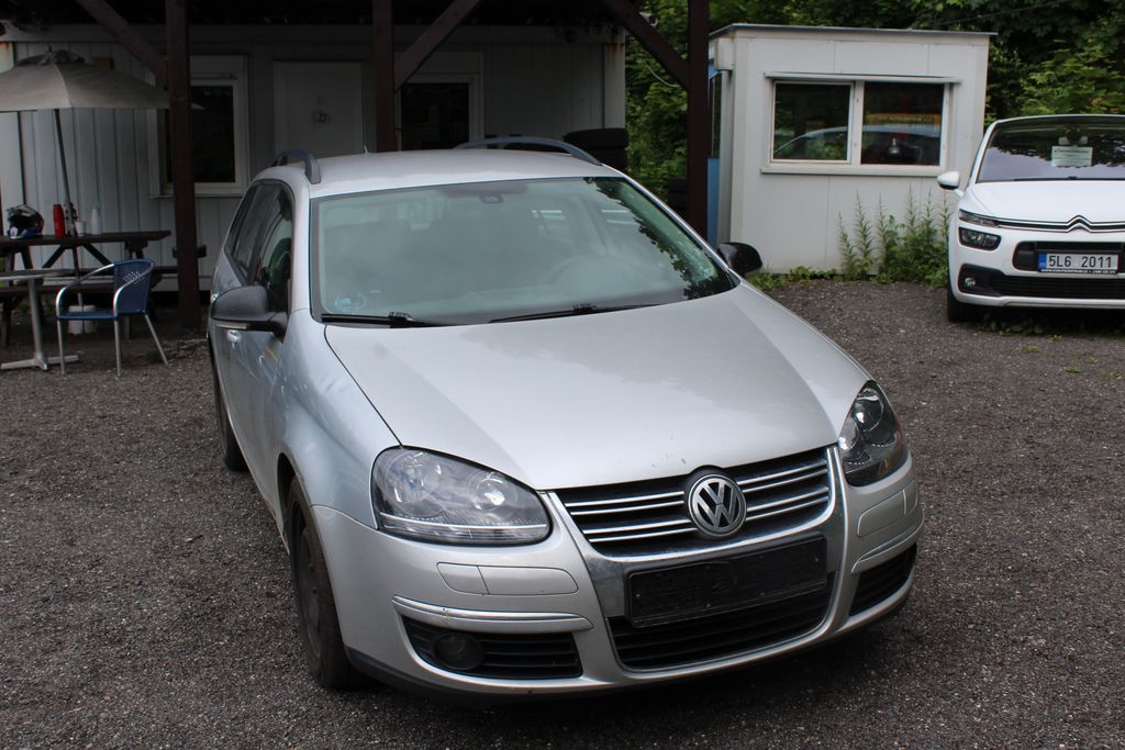 volkswagen-golf-kombi-1-9-tdi-dsg - 2