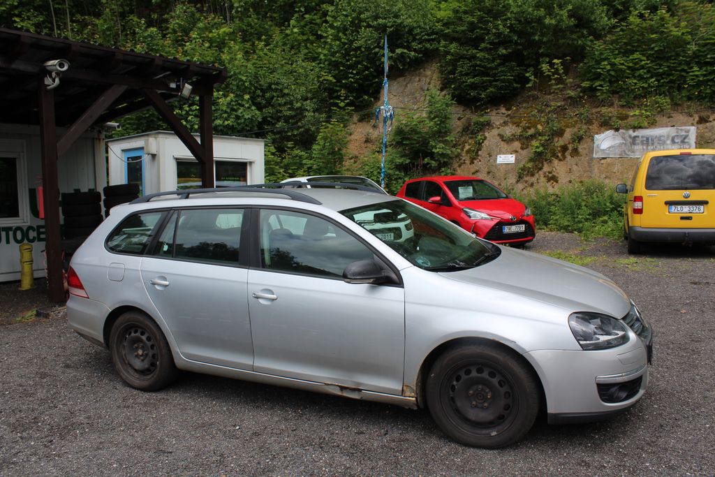 volkswagen-golf-kombi-1-9-tdi-dsg - 3