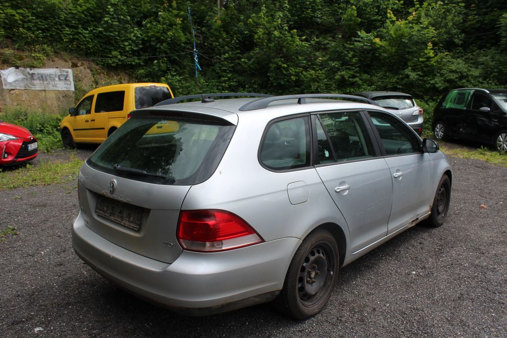 volkswagen-golf-kombi-1-9-tdi-dsg - 5