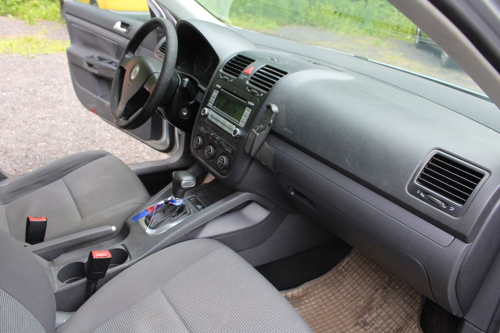 volkswagen-golf-kombi-1-9-tdi-dsg - 9