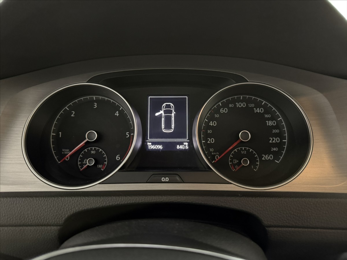 volkswagen-golf-2-0-tdi-110kw-navi-sport-alu - 9