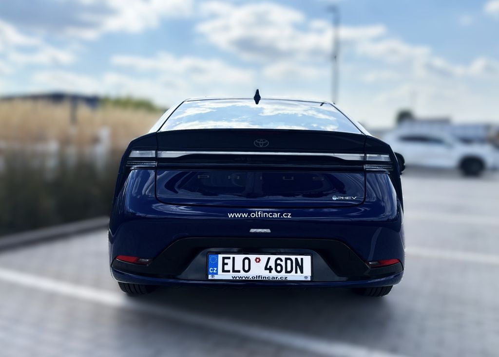 toyota-prius-prestige-prius-plug-in-ng23 - 7