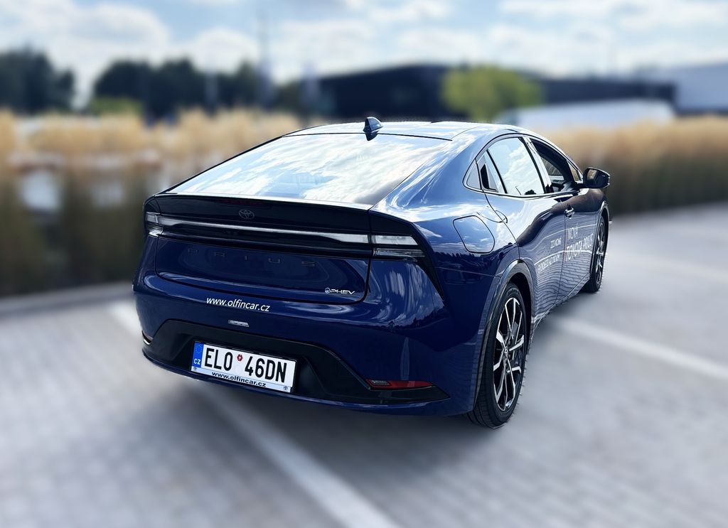toyota-prius-prestige-prius-plug-in-ng23 - 8
