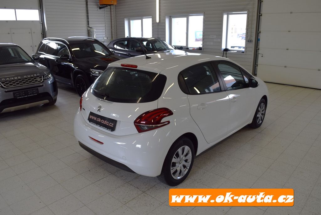 peugeot-208-1-2-pure-tech-navigace - 7
