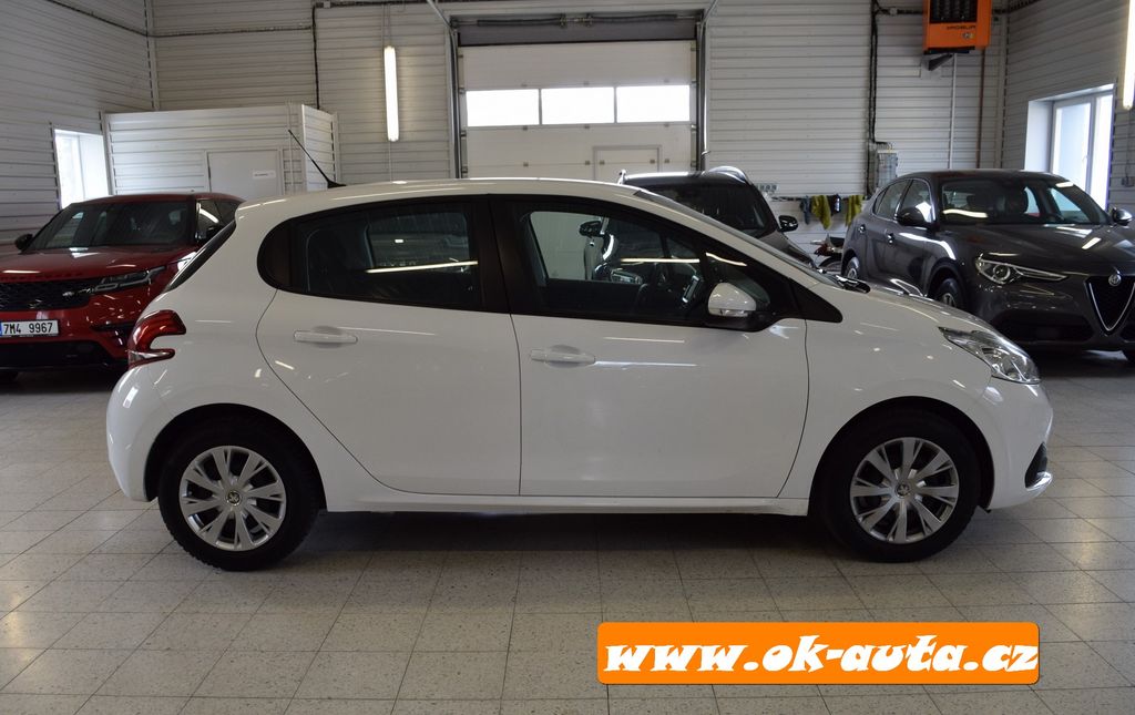 peugeot-208-1-2-pure-tech-navigace - 8
