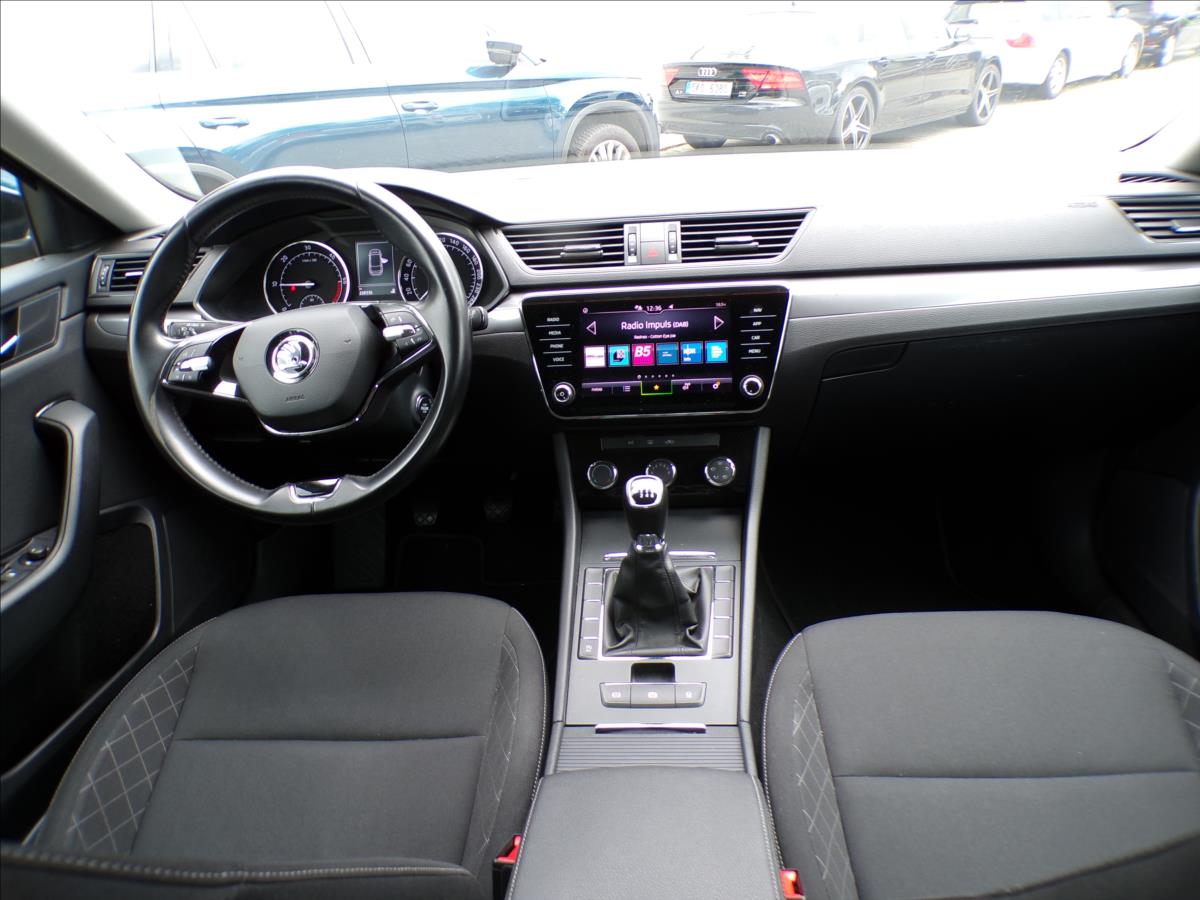 skoda-superb-2-0-tdi-navigace - 6