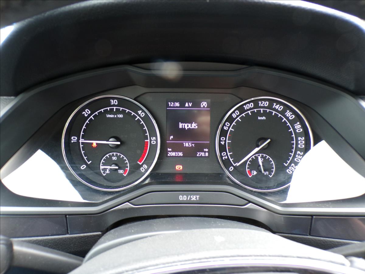 skoda-superb-2-0-tdi-navigace - 7