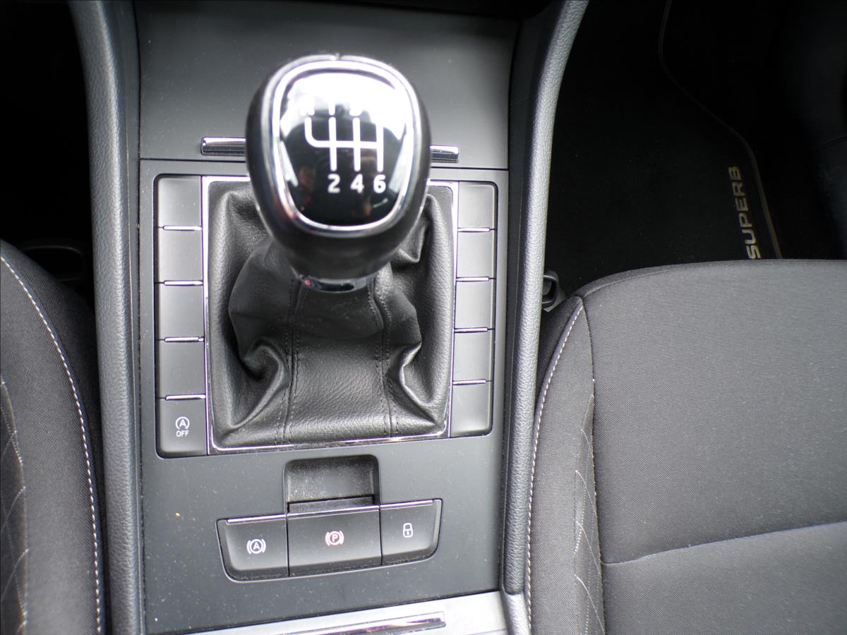skoda-superb-2-0-tdi-navigace - 8