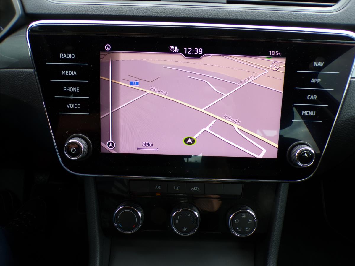 skoda-superb-2-0-tdi-navigace - 9