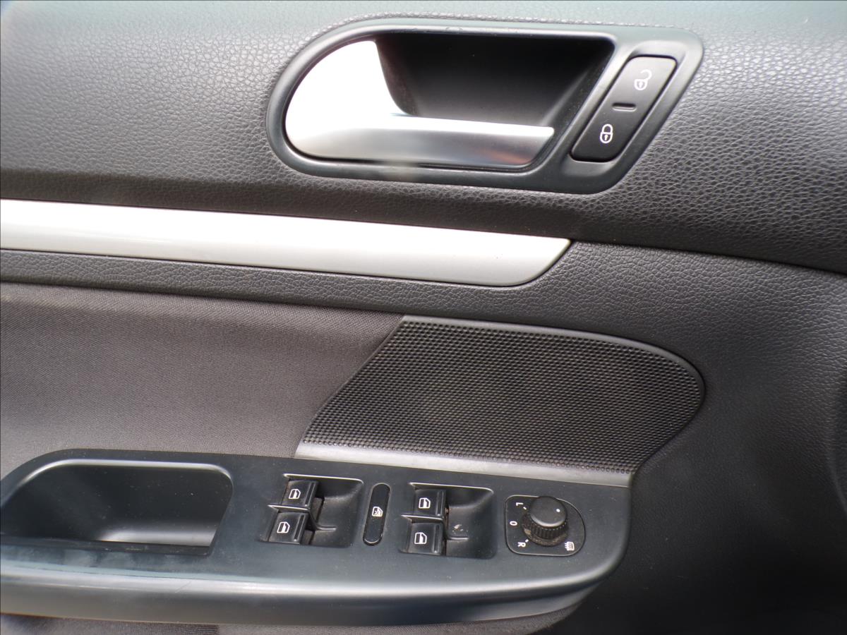 volkswagen-golf-1-6-tdi - 9