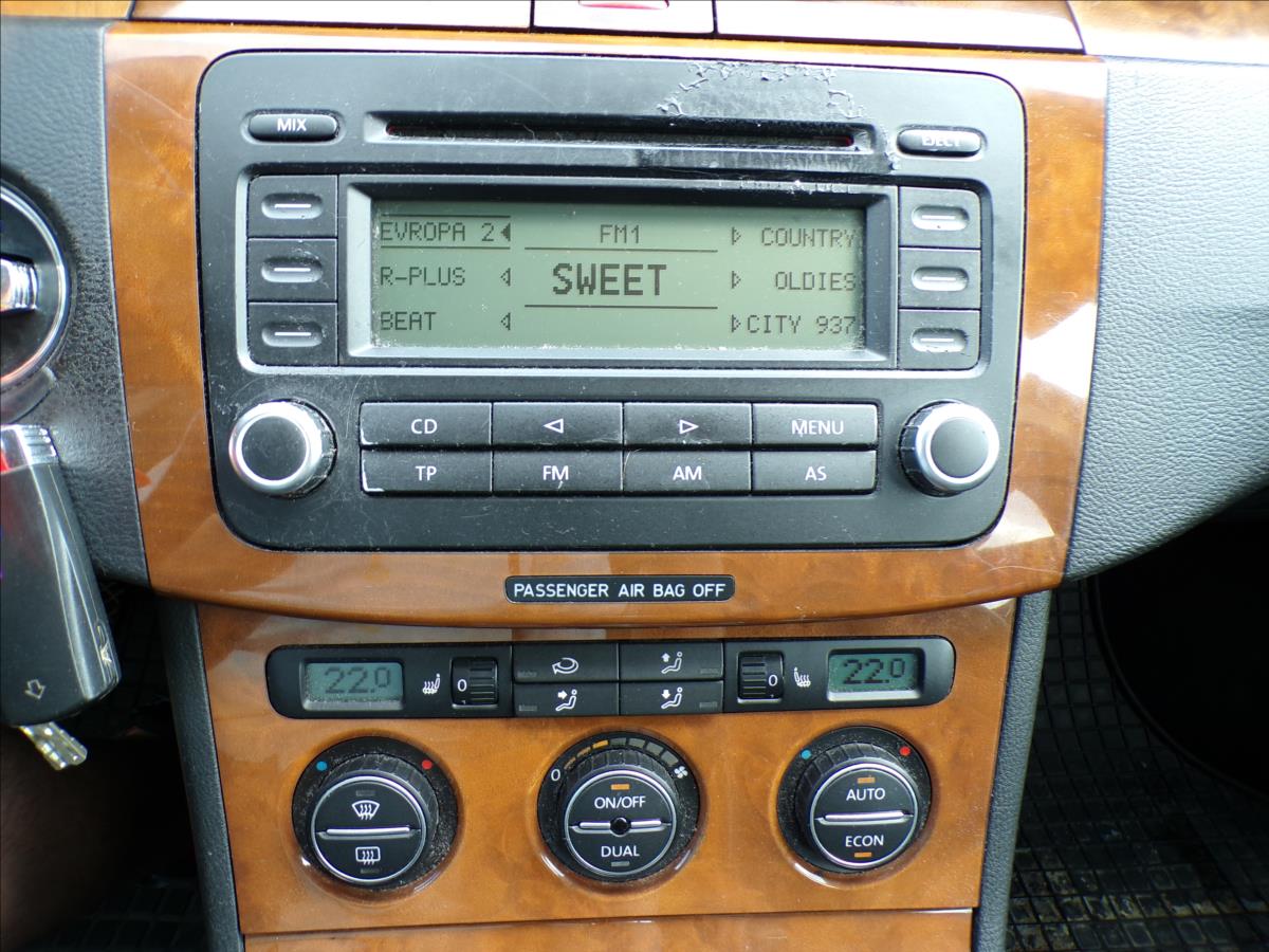 volkswagen-passat-2-0-tdi-highline-xenony - 8