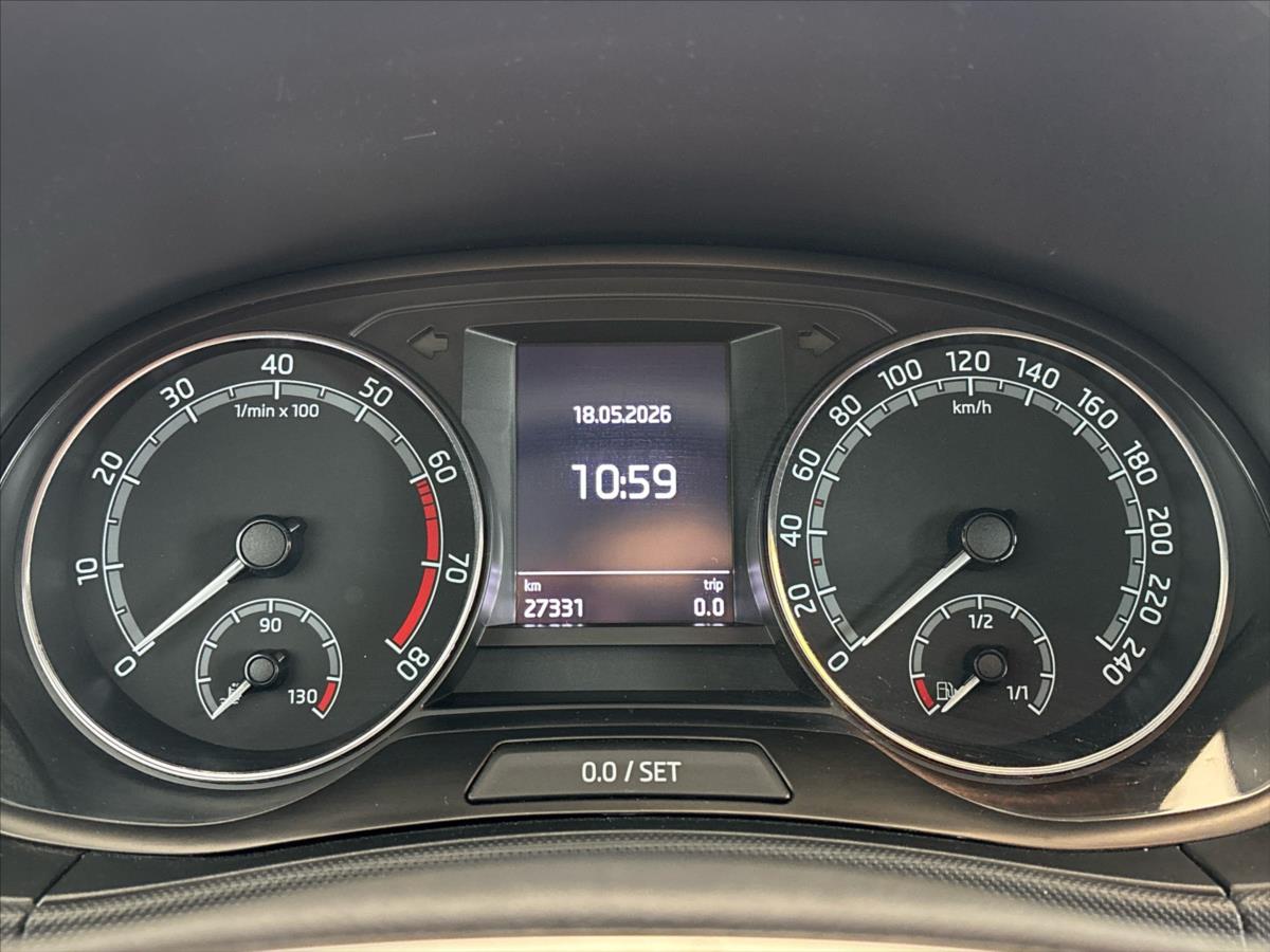 skoda-fabia-1-0-tsi-ambition-top - 8