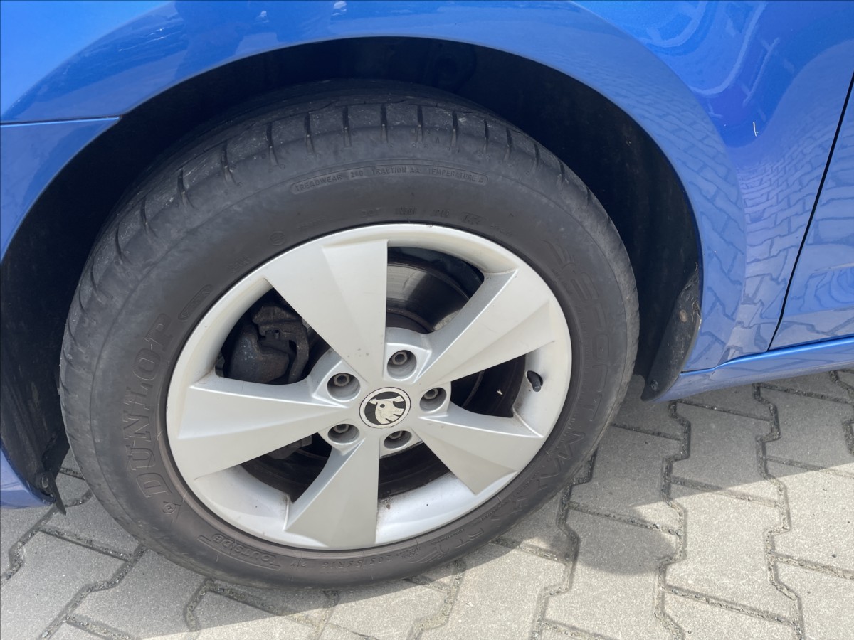 skoda-octavia-1-6-tdi-kuze-digiklima-pekne-iii - 5