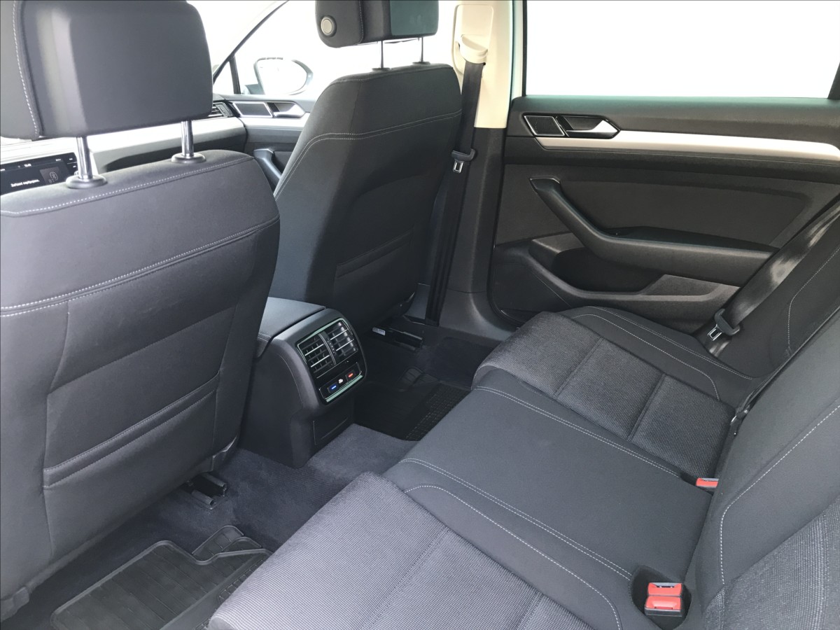 volkswagen-passat-variant-2-0-tdi-dsg-110kw - 7