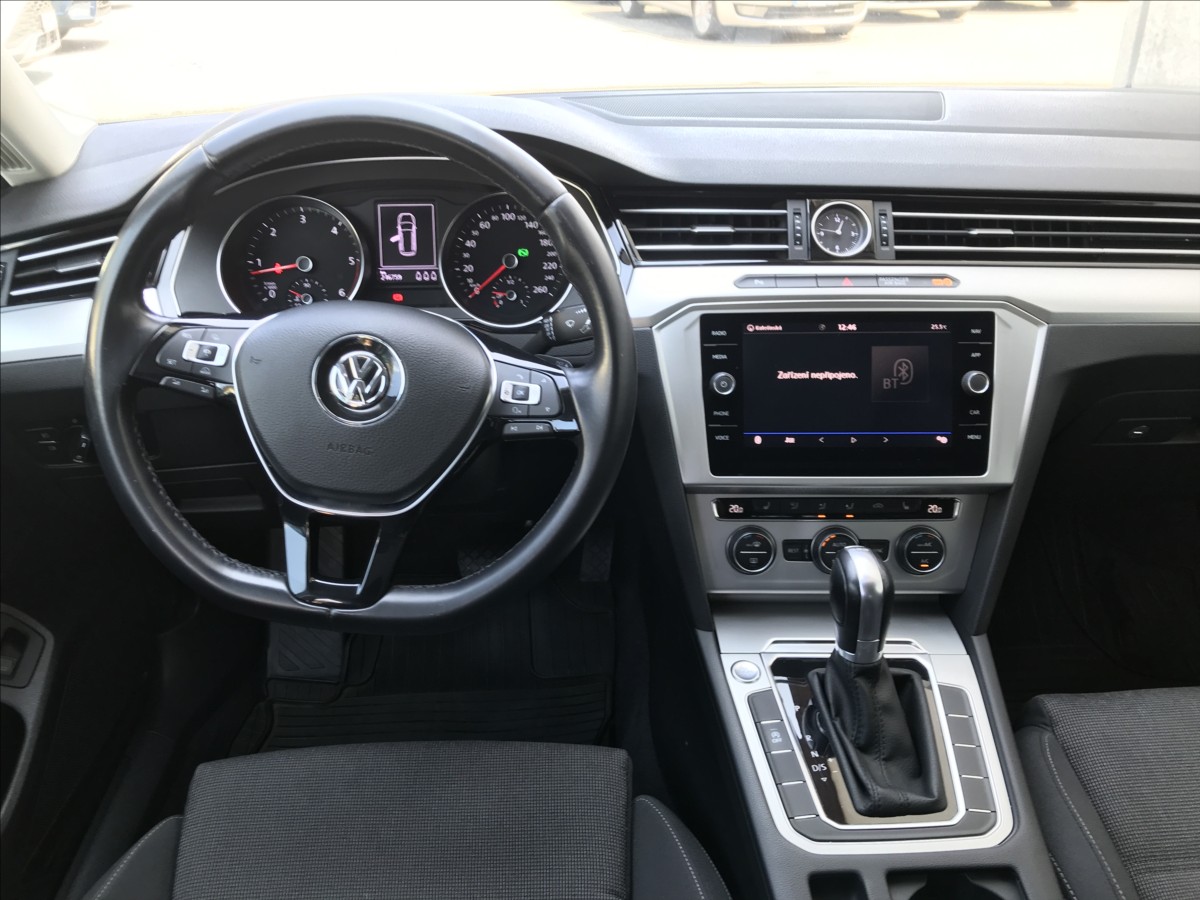 volkswagen-passat-variant-2-0-tdi-dsg-110kw - 9