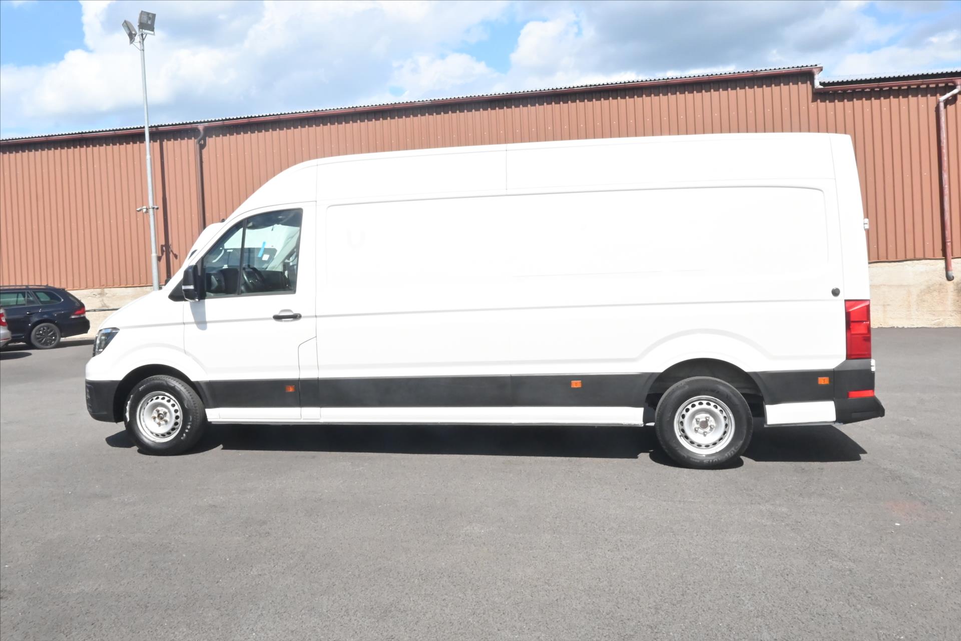 volkswagen-crafter-2-0-tdi-103kw-l3h2-zaruka-az-5-let - 7