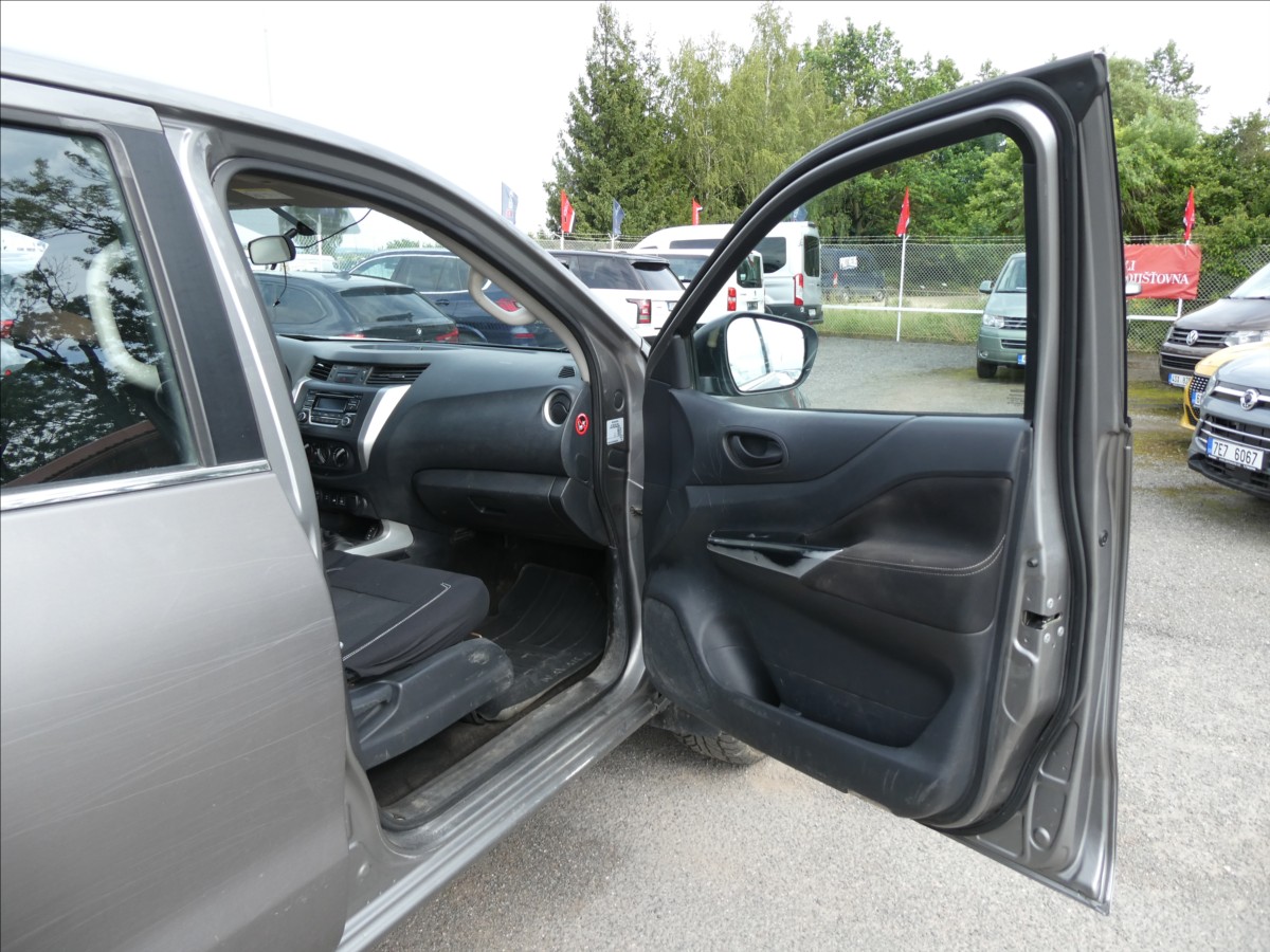nissan-navara-2-3-dci-1-majitel-dph-4x4-zaves - 8