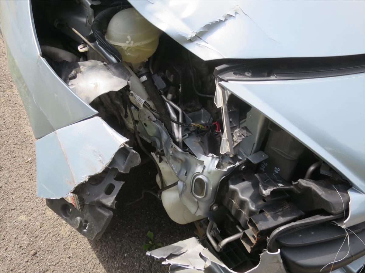 peugeot-207-1-6-hdi - 4