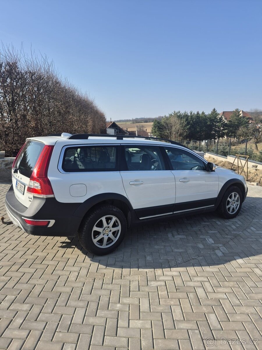 volvo-xc70-2-4-d4-awd-158kw - 1