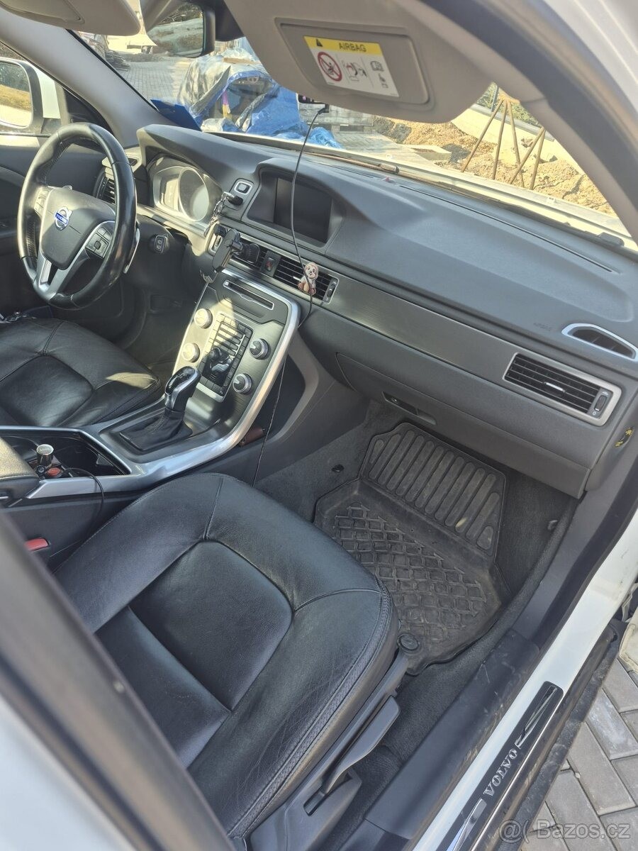 volvo-xc70-2-4-d4-awd-158kw - 8