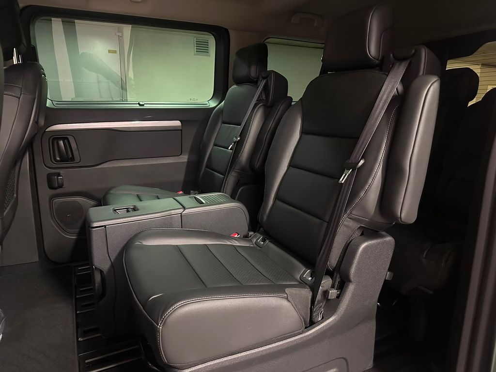 toyota-proace-verso-2-2-d-4d-vip-7s-skyview - 9