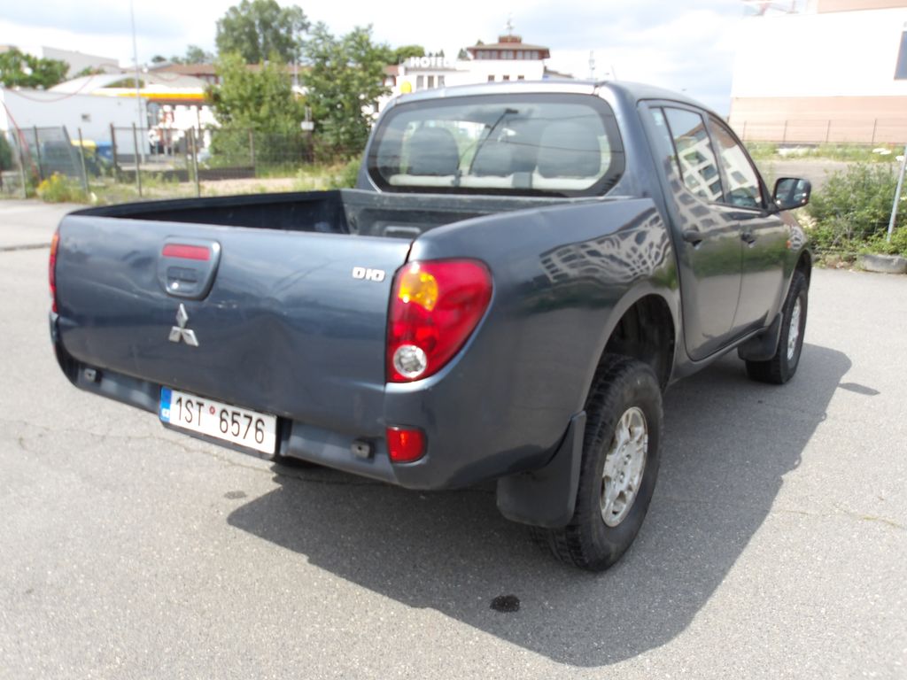 mitsubishi-l200-2-5did-4x4-5-mist-pekny - 9